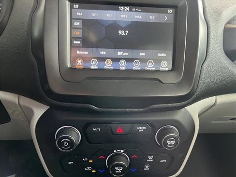 Used 2019 Jeep Renegade Latitude image 12