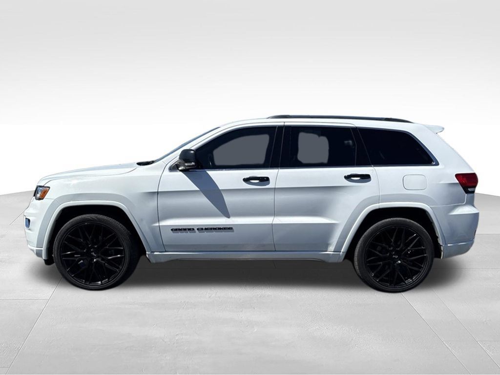 Used 2018 Jeep Grand Cherokee Overland AWD/4WD image 9
