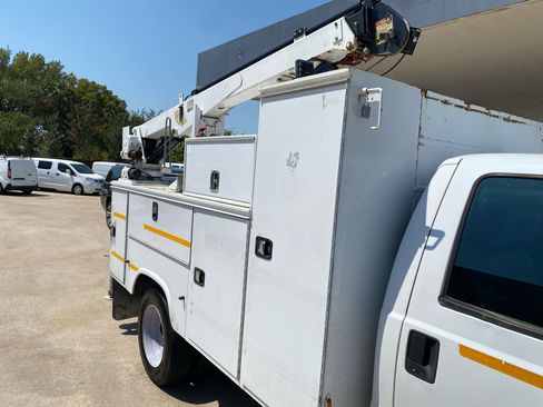 Used 2011 Ford F550 2WD Regular Cab Super Duty w/ Payload Upgrade Pkg image 10