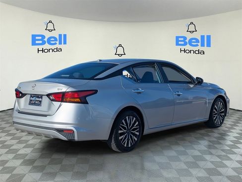 Used 2024 Nissan Altima 2.5 SV image 4