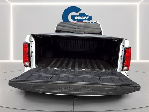 Used 2024 Chevrolet Colorado Z71 w/ Z71 Convenience Package 2 AWD/4WD image 16