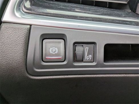 Certified 2025 Cadillac XT5 Premium Luxury image 25