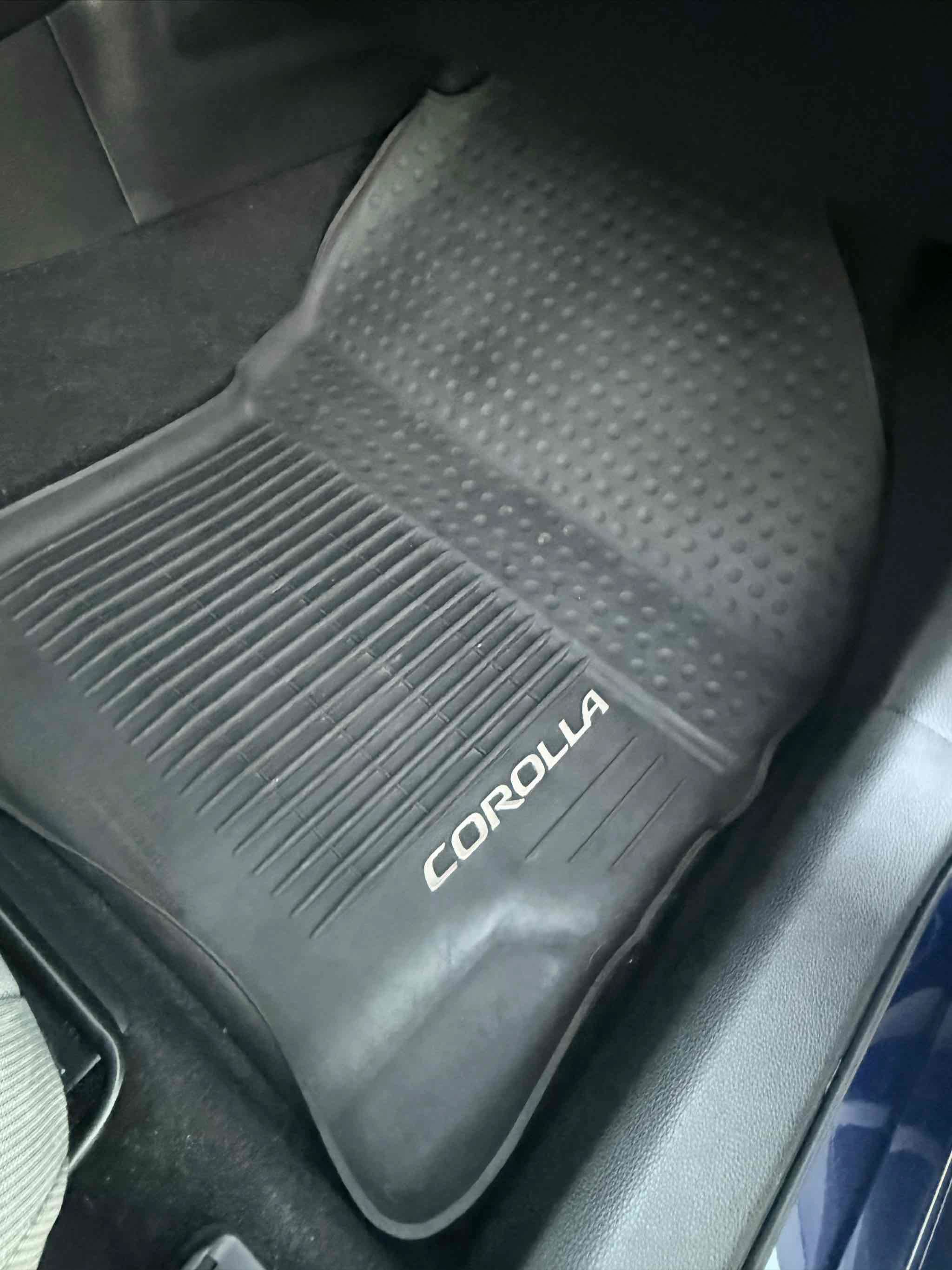 Used 2020 Toyota Corolla LE FWD image 18