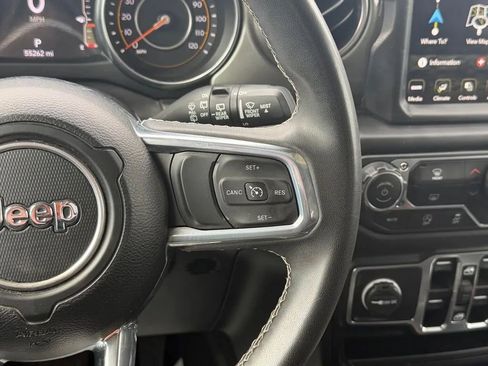 Used 2023 Jeep Wrangler Unlimited Sahara AWD/4WD image 17