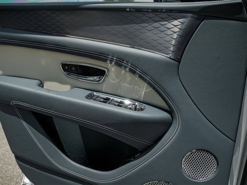 New 2025 Bentley Bentayga image 31