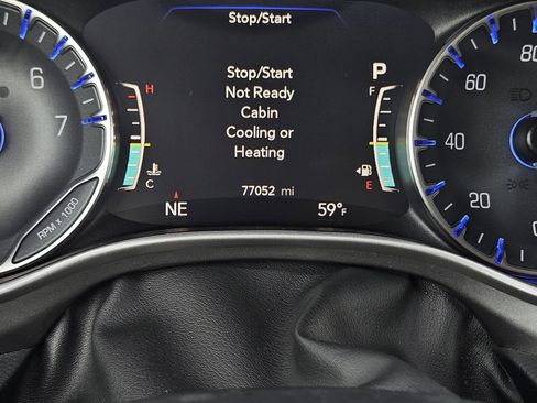 Used 2023 Chrysler Pacifica Touring-L image 18