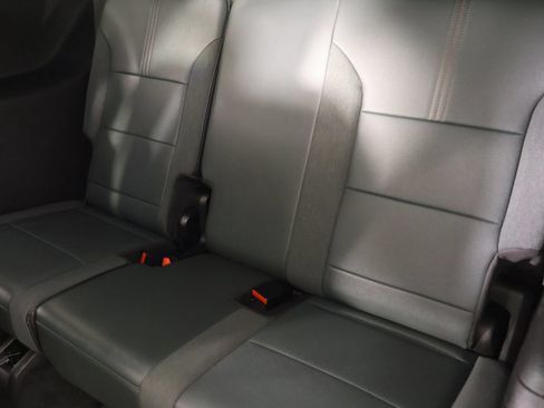 Used 2025 GMC Acadia AT4 AWD/4WD image 12
