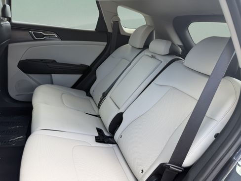 Used 2023 Kia Sportage EX FWD image 15
