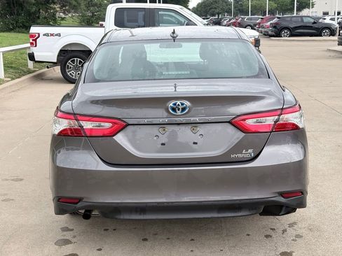 Used 2019 Toyota Camry LE FWD image 5