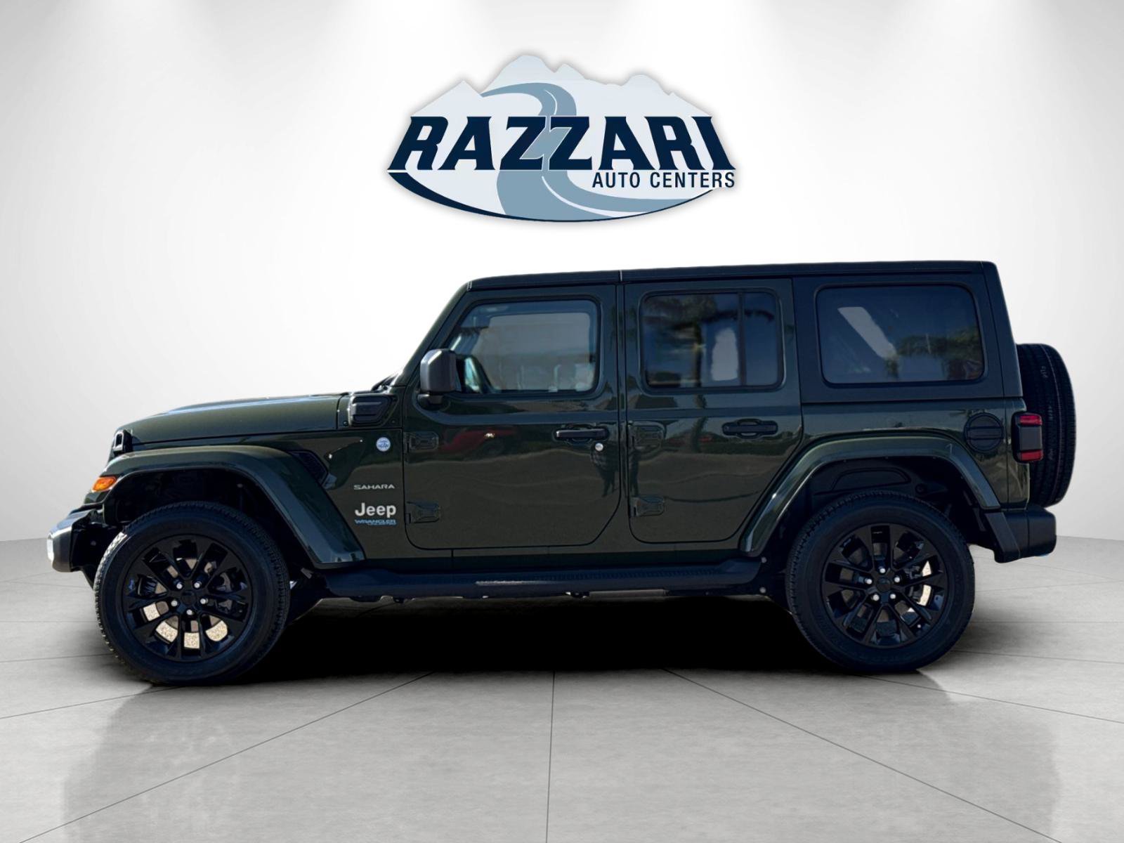 Used 2022 Jeep Wrangler Unlimited Sahara w/ Cold Weather Group AWD/4WD image 6