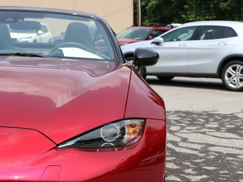 Used 2023 MAZDA MX-5 Miata Sport RWD image 13