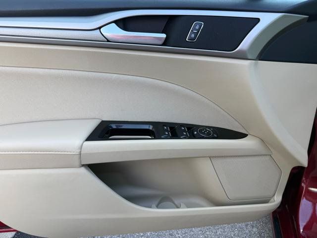Used 2016 Ford Fusion SE FWD image 14