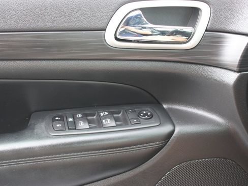 Used 2020 Jeep Grand Cherokee Altitude AWD/4WD image 22