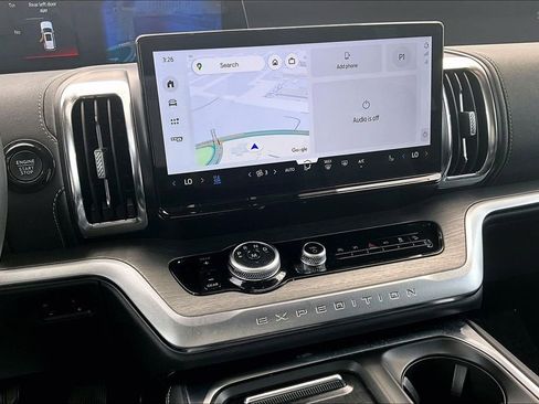 Used 2025 Ford Expedition Platinum image 8
