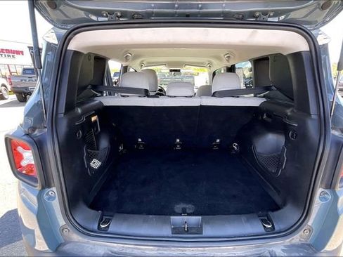 Used 2018 Jeep Renegade Latitude w/ Trailer Tow Group AWD/4WD image 30