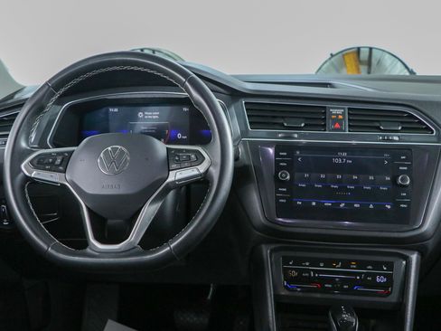 Used 2023 Volkswagen Tiguan SE FWD image 17
