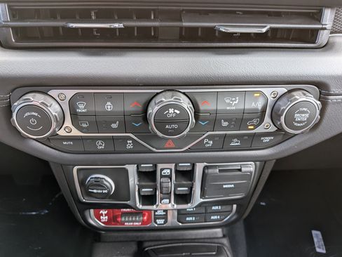 New 2026 Jeep Wrangler Unlimited Rubicon image 18