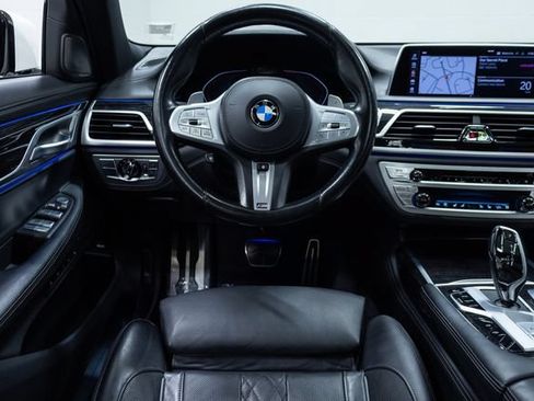Used 2021 BMW 750i xDrive w/ Executive Package AWD/4WD image 3