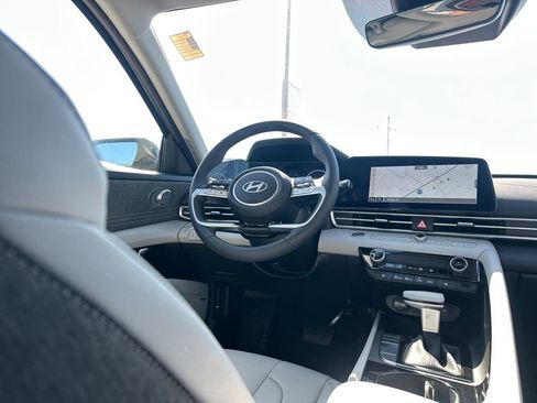 New 2025 Hyundai Elantra Limited image 23