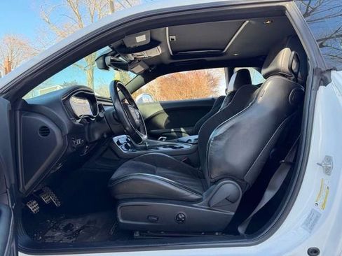 Used 2015 Dodge Challenger SRT w/ Technology Group image 17