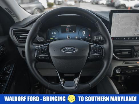 Used 2025 Ford Escape SE w/ PHEV Premium Package image 30