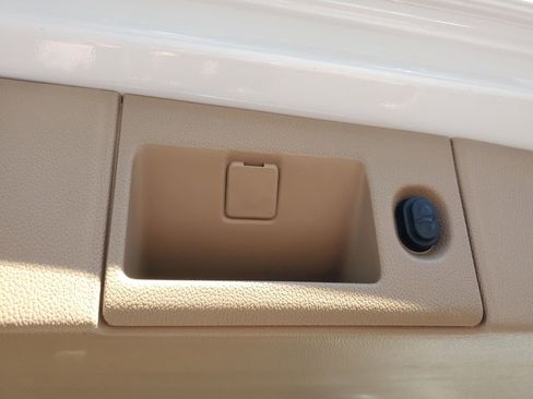 Used 2018 Cadillac Escalade Platinum image 26