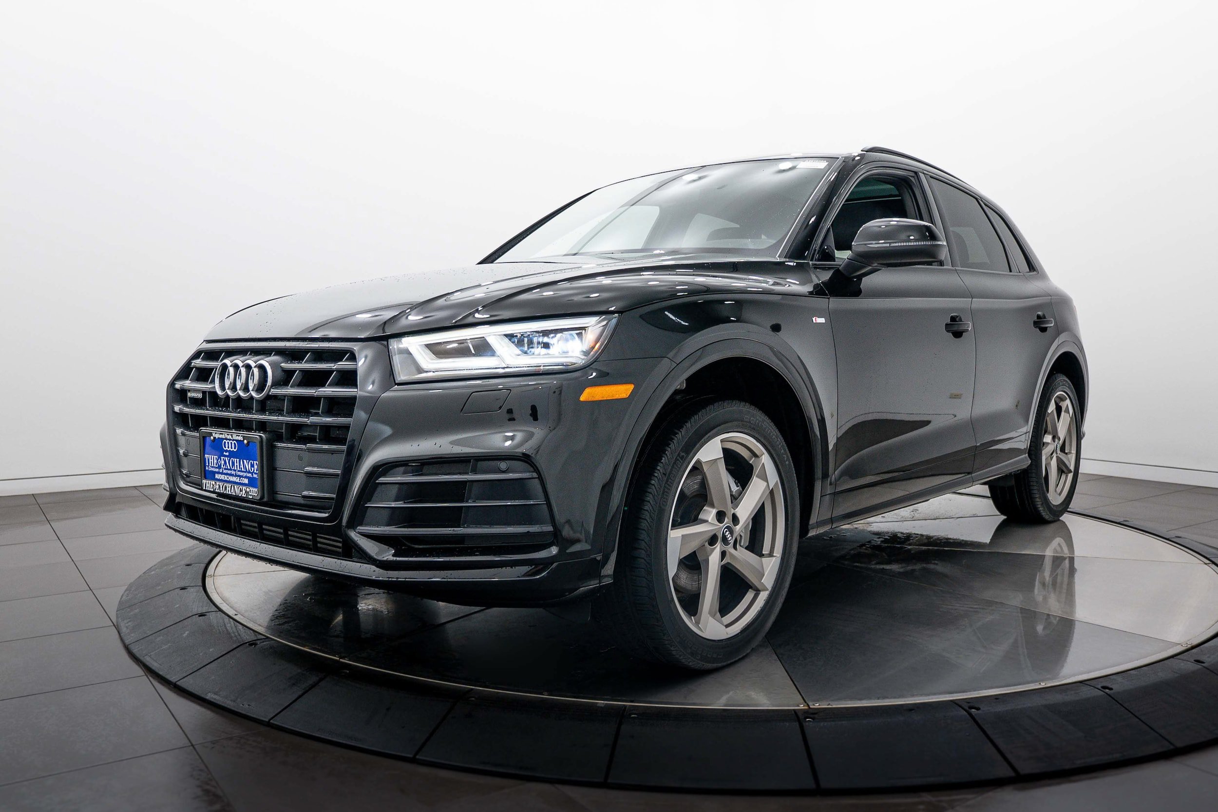 Used 2020 Audi Q5 2.0T Titanium Premium Plus w/ Premium Plus Package AWD/4WD image 7