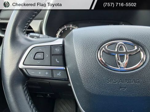 Used 2023 Toyota Highlander XLE AWD/4WD image 14