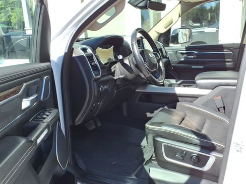 Used 2019 RAM 1500 Laramie AWD/4WD image 9