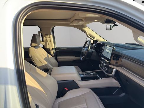 Used 2023 Ford Expedition Max Limited image 16