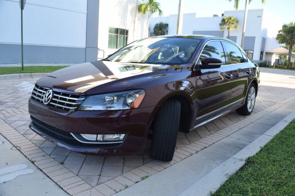 Used 2014 Volkswagen Passat TDI SE FWD image 2