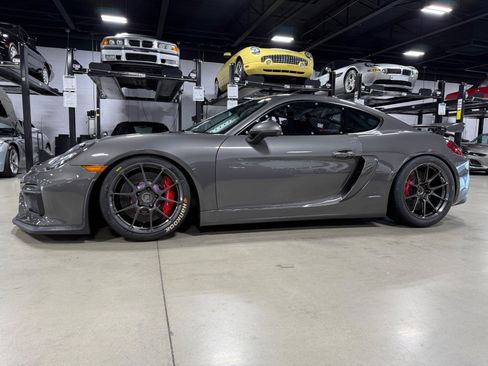 Used 2016 Porsche Cayman GT4 image 8