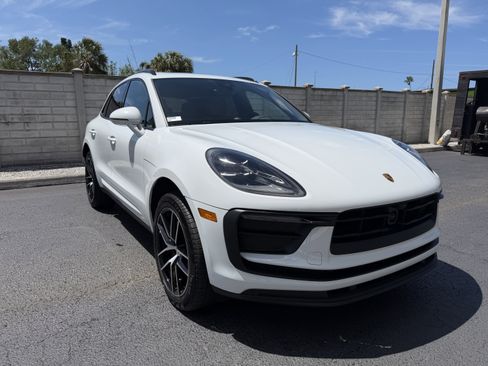 Used 2025 Porsche Macan AWD/4WD image 8