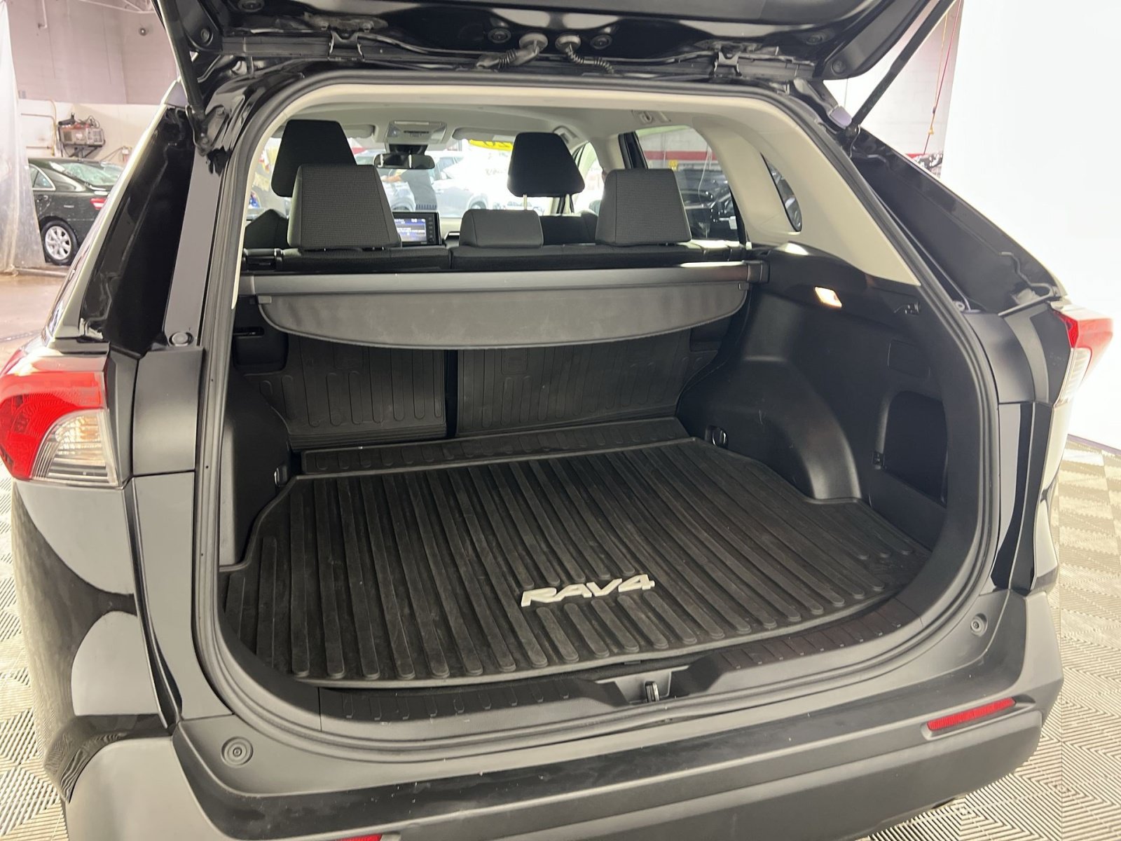 Used 2020 Toyota RAV4 LE w/ All Weather Liner Package AWD/4WD image 26