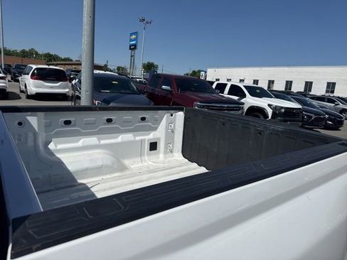 Used 2024 Chevrolet Colorado LT AWD/4WD image 11