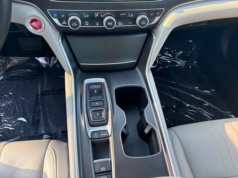 Used 2018 Honda Accord Touring image 15