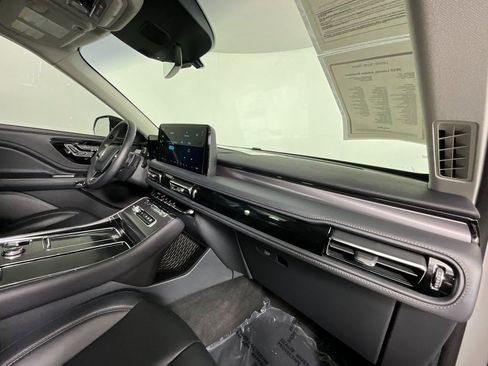 Used 2025 Lincoln Aviator 2WD image 19