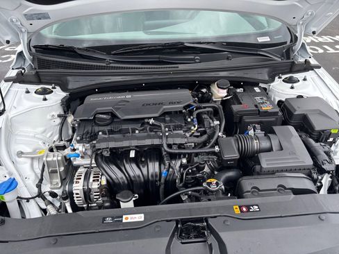 Certified 2025 Hyundai Elantra Sport FWD image 16