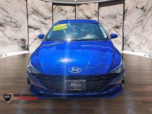 Used 2023 Hyundai Elantra SEL w/ Preferred Accessory Package FWD image 3