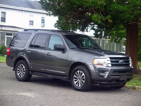 Used 2016 Ford Expedition XLT w/ Equipment Group 202A AWD/4WD image 6