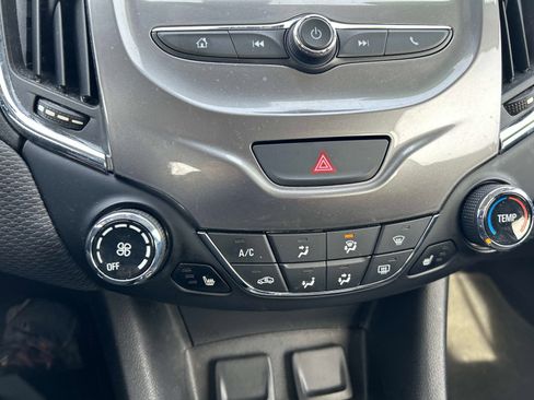 Used 2017 Chevrolet Cruze LT w/ Convenience Package image 29