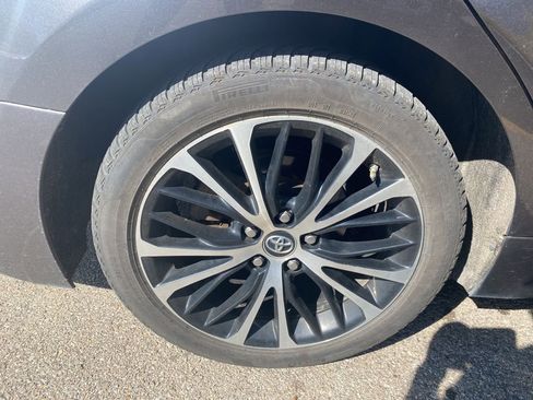 Used 2018 Toyota Camry SE w/ Moonroof Package image 10