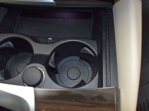 Used 2022 BMW 540i w/ Premium Package image 26