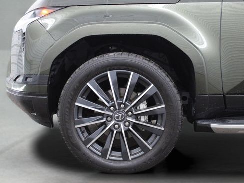 Used 2024 Lexus GX 550 w/ Accessory Package (31) AWD/4WD image 6