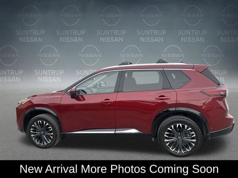 Used 2025 Nissan Rogue Platinum image 3