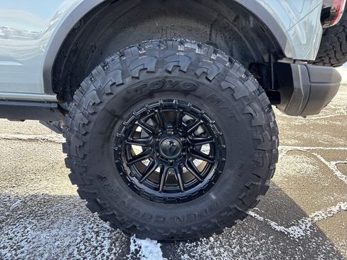 Used 2023 Ford Bronco Badlands image 11