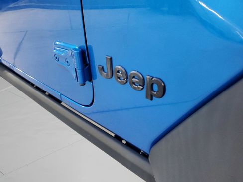 Certified 2023 Jeep Wrangler Willys image 27