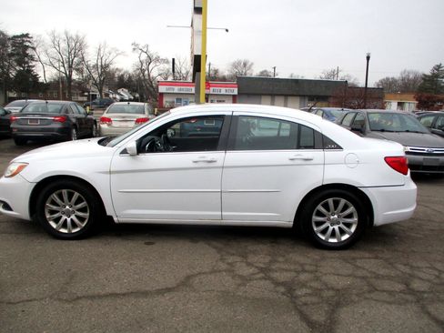 Used 2013 Chrysler 200 Touring image 4