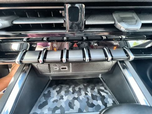 New 2025 GMC Canyon Elevation image 18