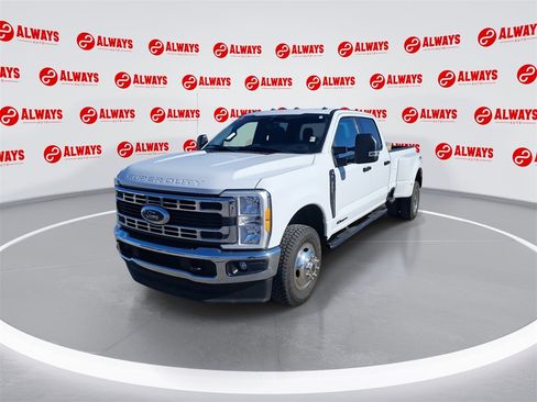 Used 2023 Ford F350 XLT image 4